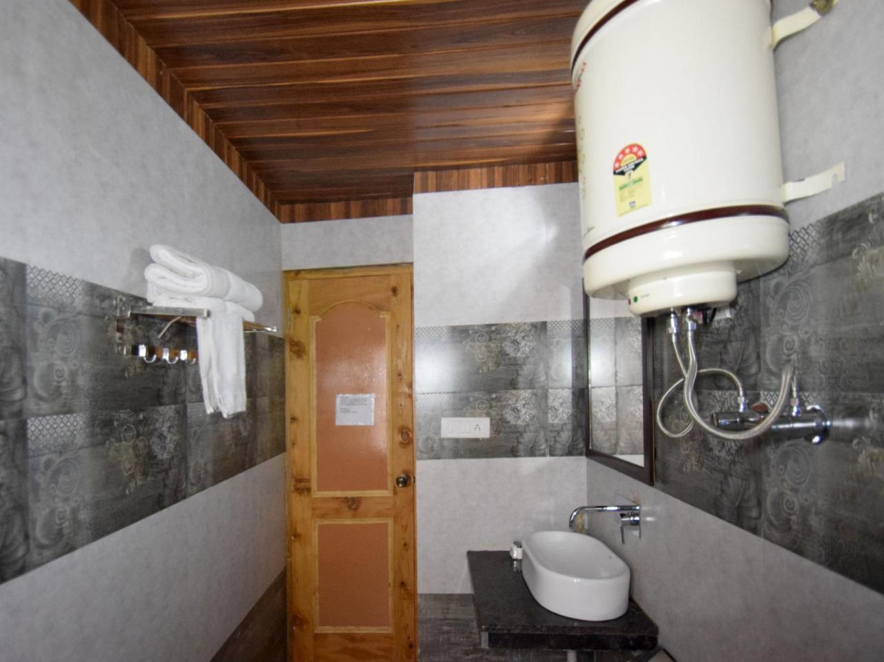Oyo 10255 Hotel Red Apple Manāli Εξωτερικό φωτογραφία
