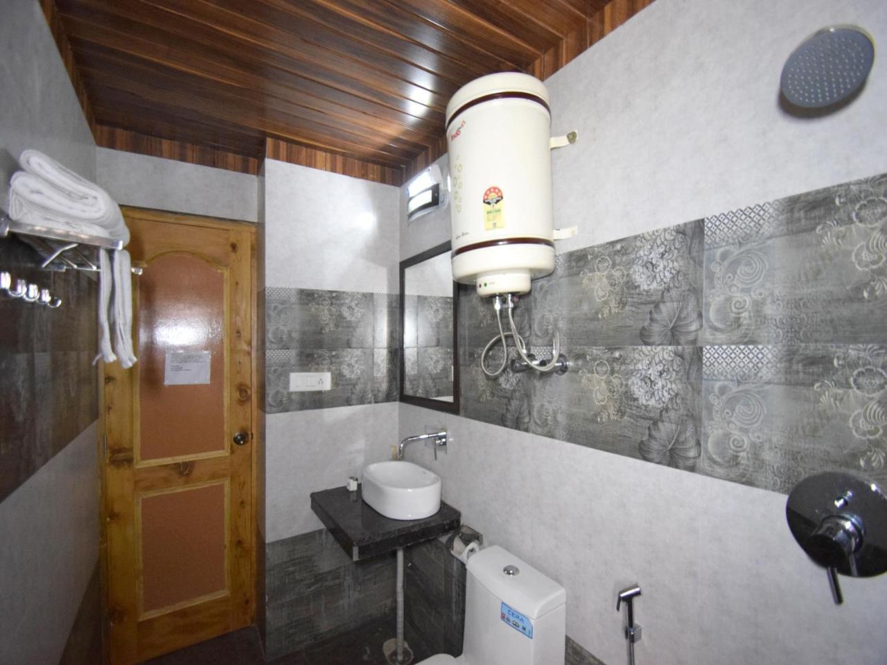 Oyo 10255 Hotel Red Apple Manāli Εξωτερικό φωτογραφία