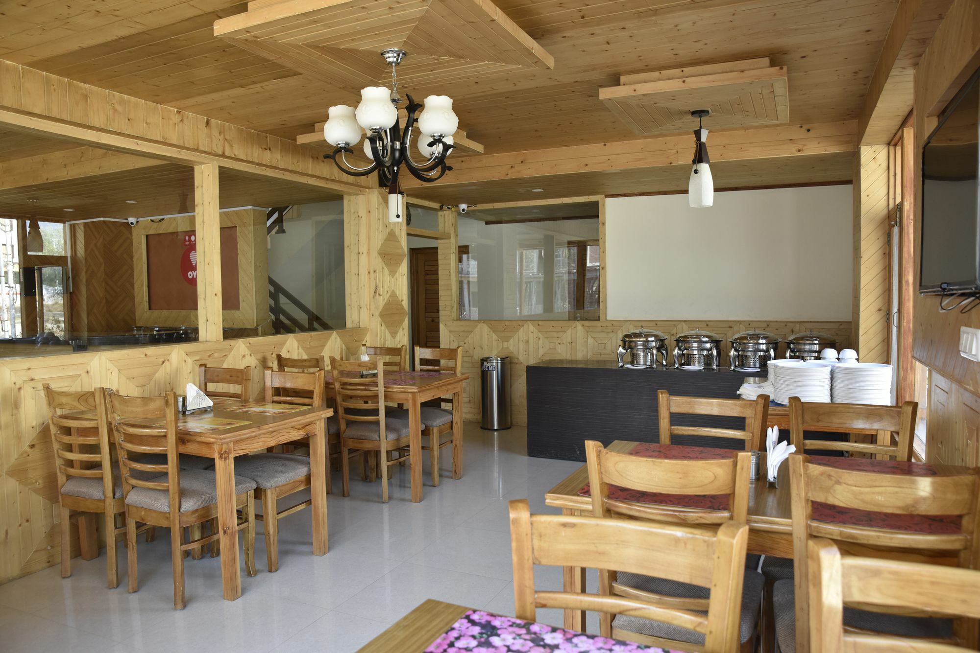 Oyo 10255 Hotel Red Apple Manāli Εξωτερικό φωτογραφία